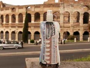 il_turismo_a_roma_si_fa_sostenibile_nasce_ecowater_la_bottiglietta_riutilizzabile_per_i_turisti_large